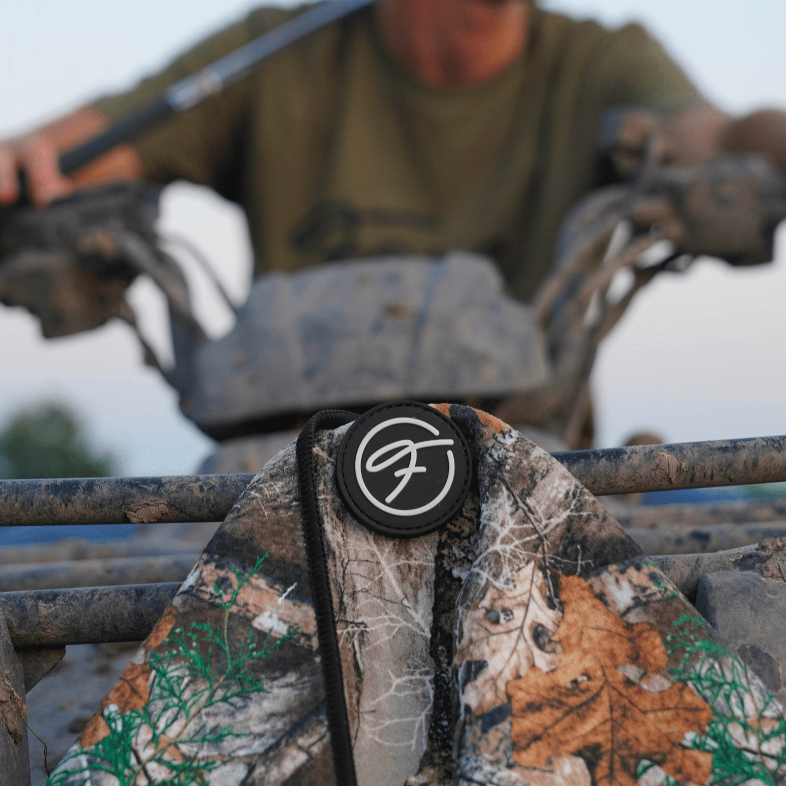 v1 REALTREE MAGNETIC GOLF TOWEL