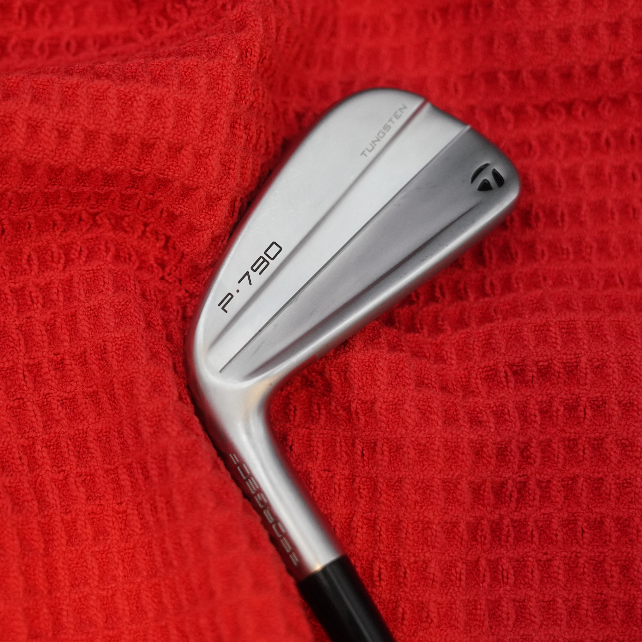 RED MAGNETIC GOLF TOWEL