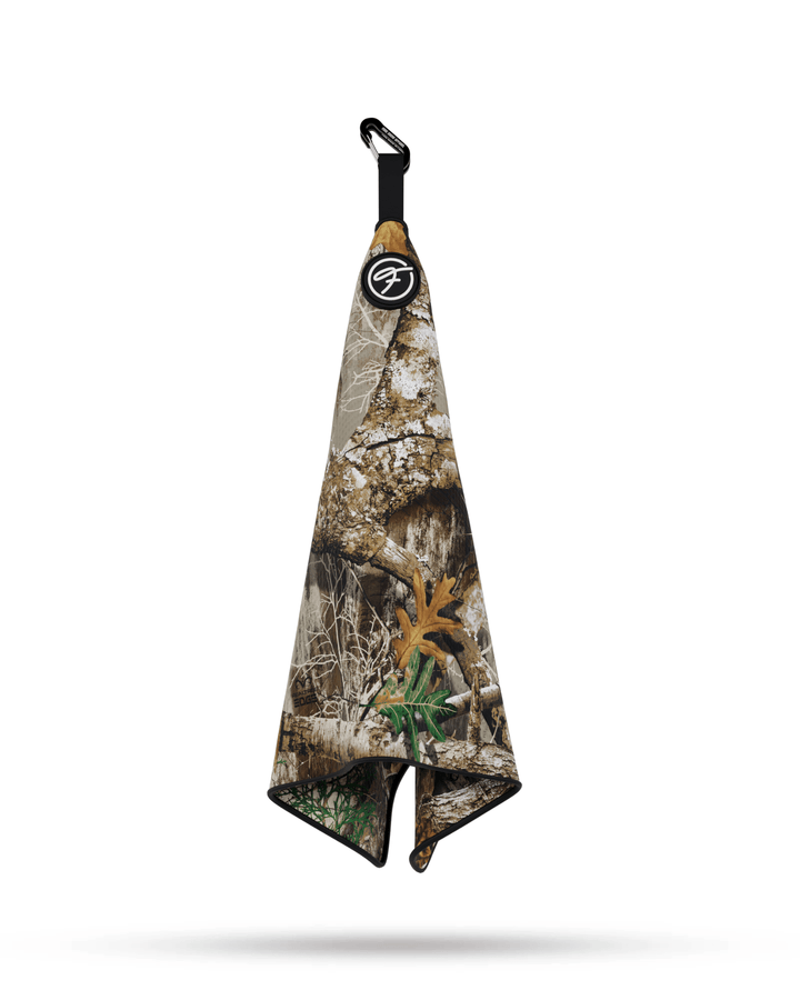 Realtree Magnetic Golf Towel hanging securely by metal clip for easy access. #color_realtree