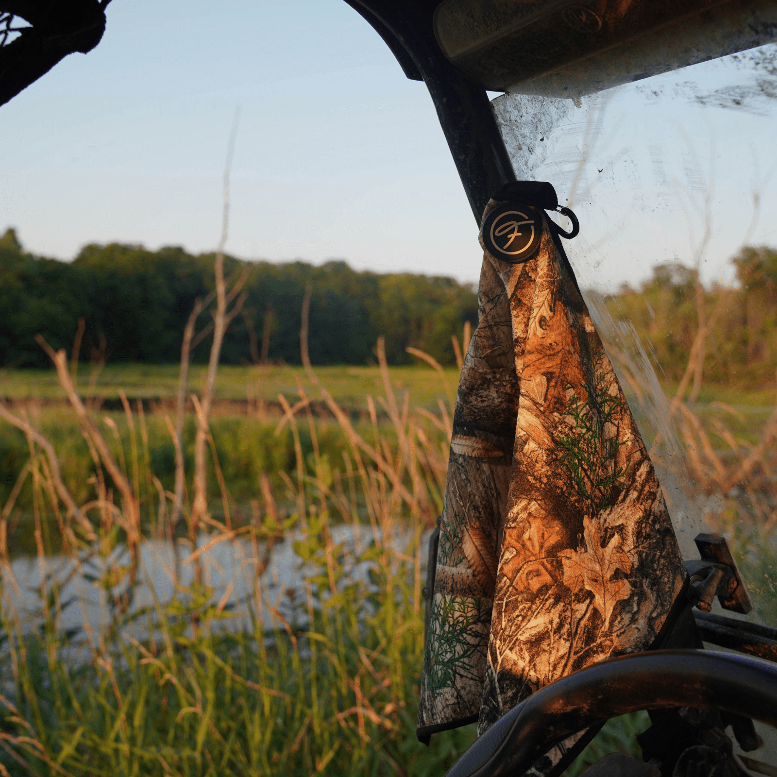 v1 REALTREE MAGNETIC GOLF TOWEL